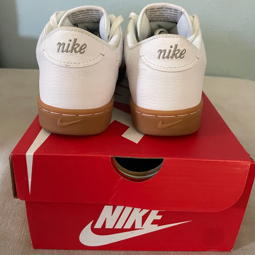 NIKE Court Vintage Premium 'White Gum' - Picture 9 of 10